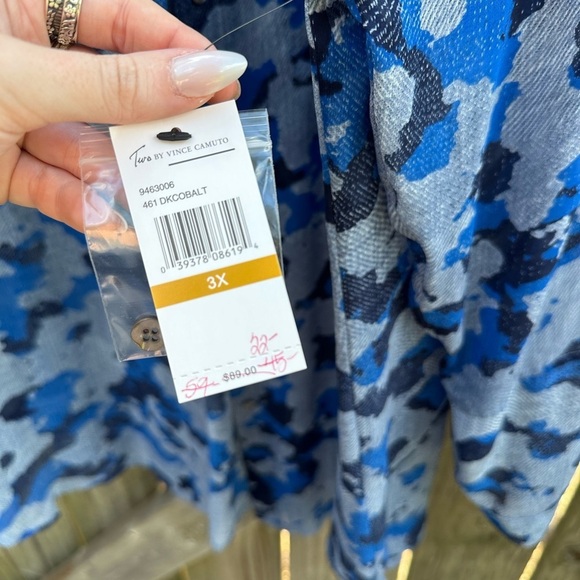 Two by Vince Camuto Blue Camo Blouse - Picture 8 of 8